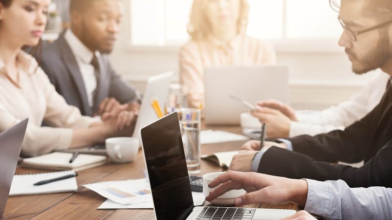 手机端 SaaS 软件与定制开发对比